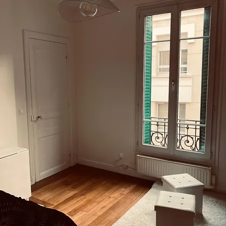 A 2min Du Metro Apartment